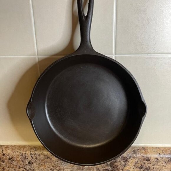 Vintage 3-Notch Lodge Skillet with smooth surface - 8 inch (20cm) - Picture 1 of 3